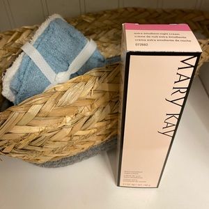 Mary Kay extra emollient night cream